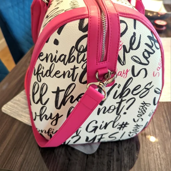 Sassy Jones Pink and Cream Travel Bag - Picture 3 of 7